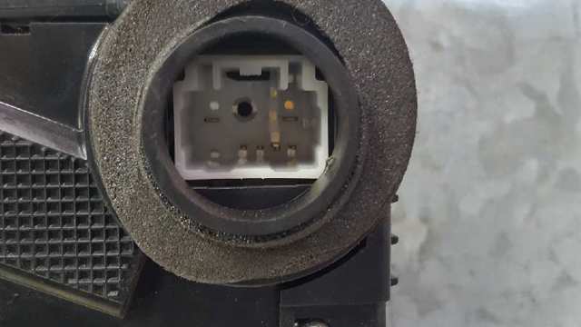 Zamek drzwi przednich prawych 6903047081 TOYOTA