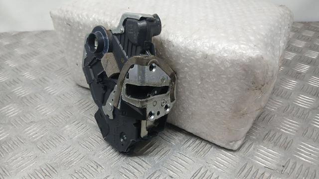 Zamek drzwi przednich prawych 6903053090 TOYOTA