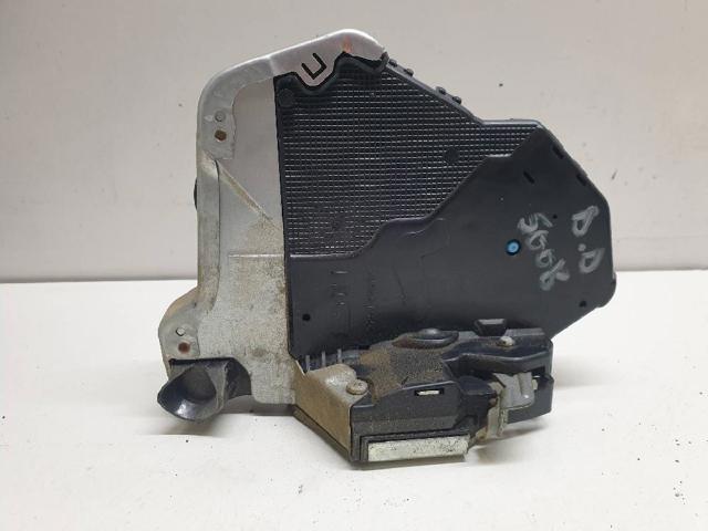 Zamek drzwi przednich prawych 6903053090 TOYOTA