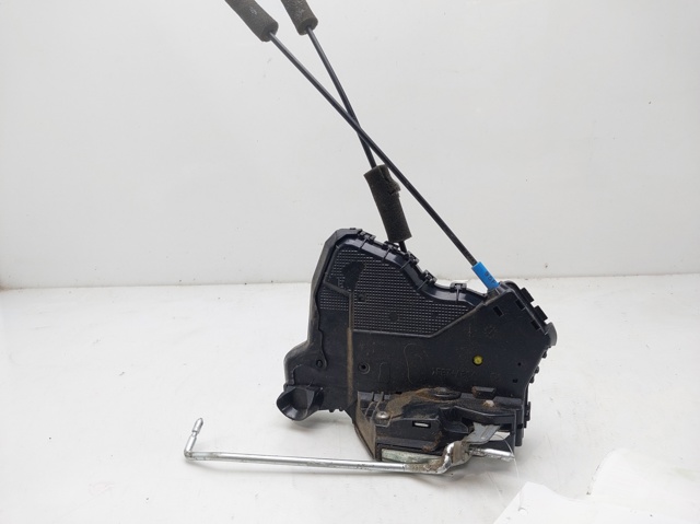Zamek drzwi przednich prawych 6903060240 TOYOTA
