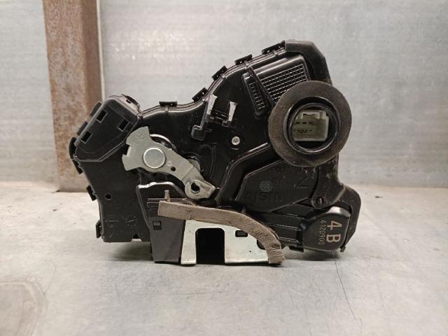 Zamek drzwi przednich prawych 6903060240 TOYOTA