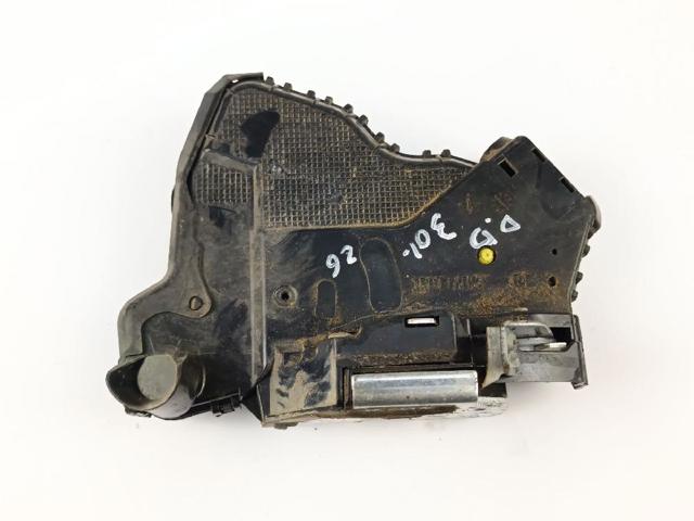 Zamek drzwi przednich prawych 6903060240 TOYOTA