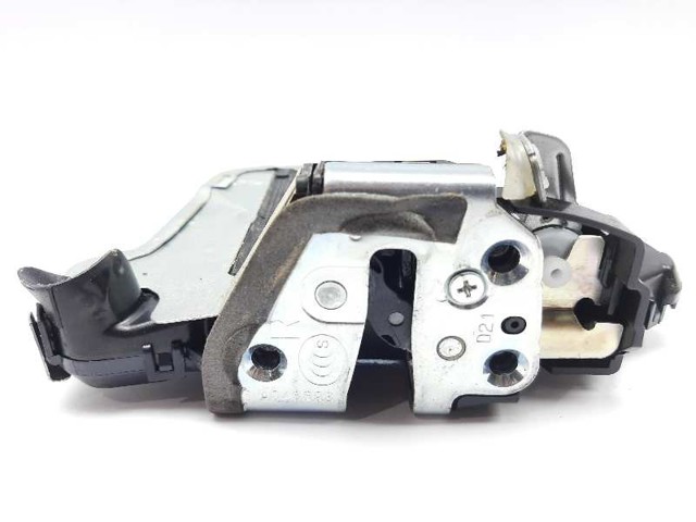 Zamek drzwi przednich prawych 6903060250 TOYOTA