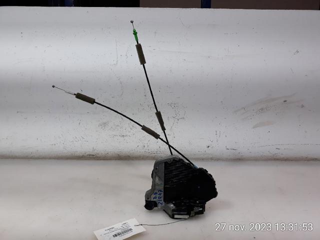 Zamek drzwi przednich prawych 6903060250 TOYOTA