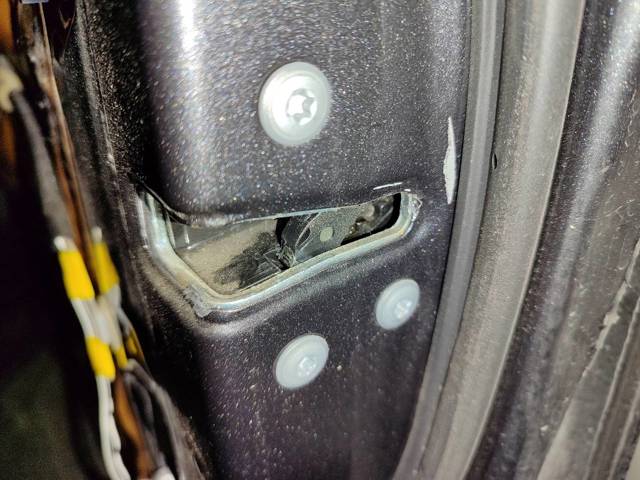 Zamek drzwi przednich prawych 6903060250 TOYOTA