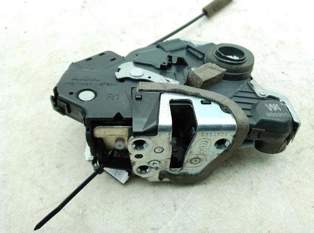 Zamek drzwi przednich prawych 6903060250 TOYOTA