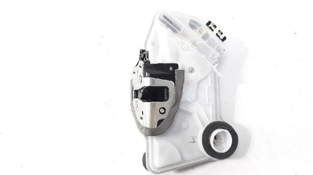 Zamek drzwi przednich prawych 69030F4020 TOYOTA