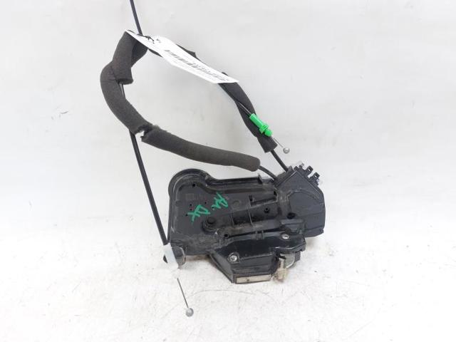 Zamek drzwi przednich prawych 69030F4020 TOYOTA