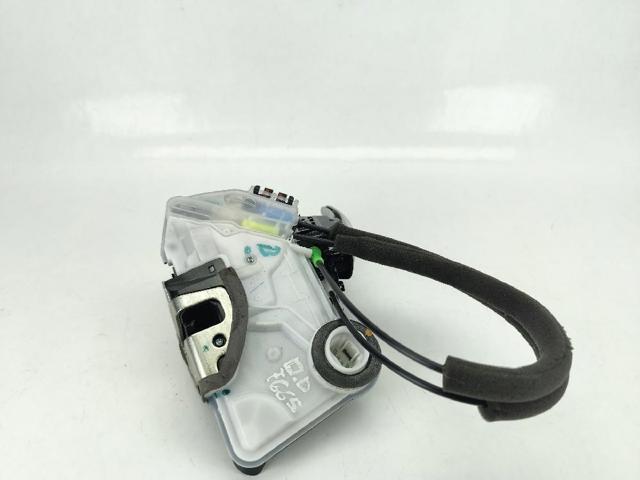 Zamek drzwi przednich prawych 69030F4020 TOYOTA