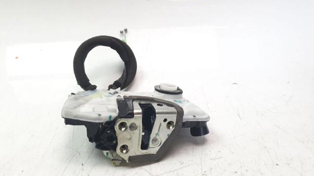 Zamek drzwi przednich prawych 69030F4020 TOYOTA