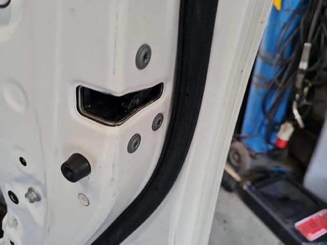 Zamek drzwi przednich prawych 69030K0041 TOYOTA