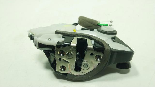Zamek drzwi przednich prawych 69030K0041 TOYOTA
