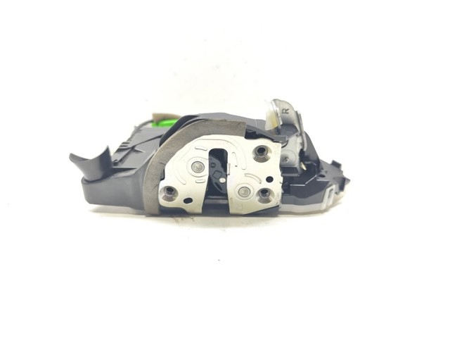 Zamek drzwi przednich prawych 69030K0041 TOYOTA