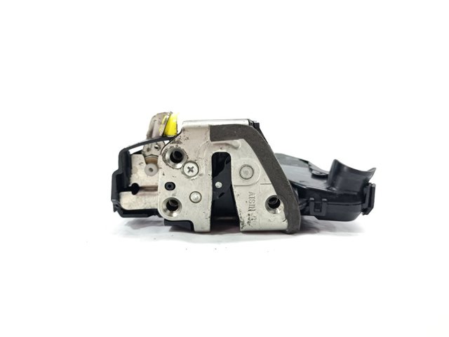 Zamek drzwi przednich lewych 6904002152 TOYOTA