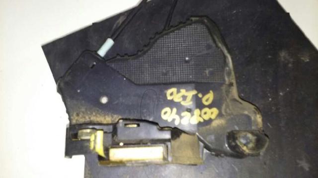 Zamek drzwi przednich lewych 6904002152 TOYOTA