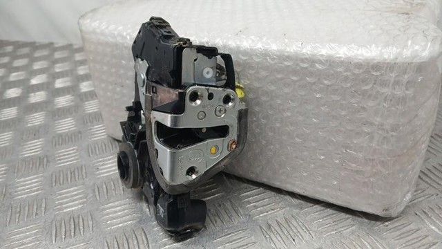 Zamek drzwi przednich lewych 6904002210 TOYOTA