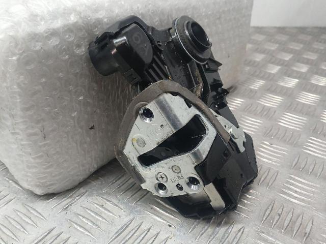 Zamek drzwi przednich lewych 6904002210 TOYOTA