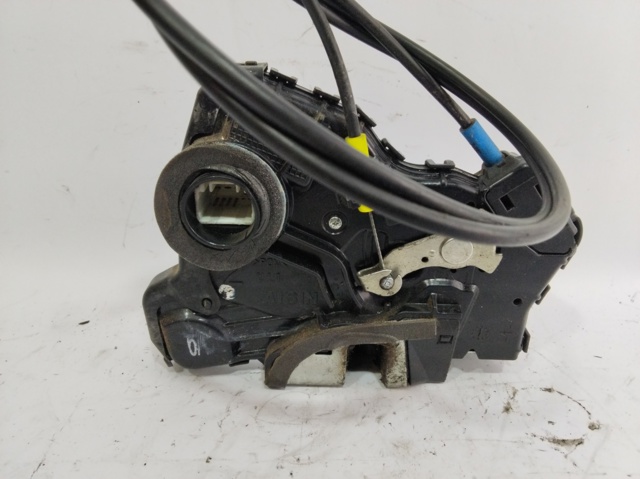 Zamek drzwi przednich lewych 6904002210 TOYOTA