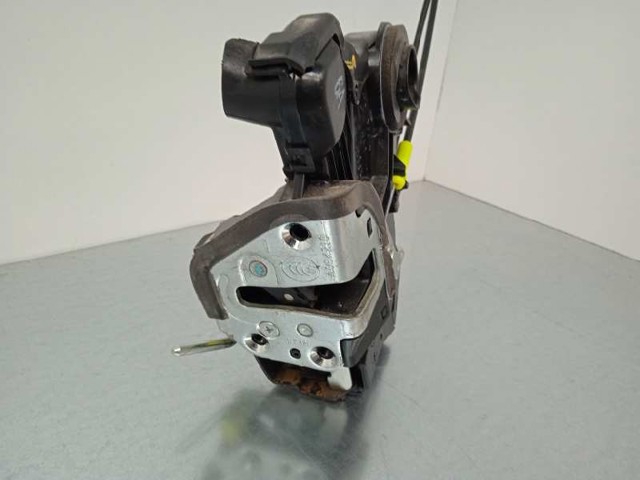 Zamek drzwi przednich lewych 6904002210 TOYOTA