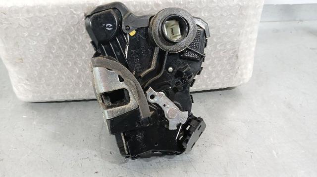 Zamek drzwi przednich lewych 6904002210 TOYOTA