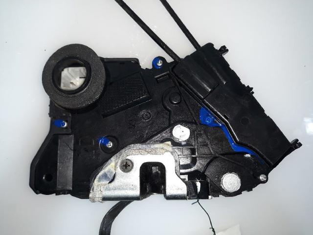 Zamek drzwi przednich lewych 690400D140 TOYOTA