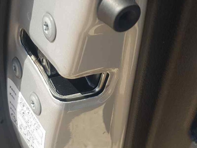 Zamek drzwi przednich lewych 690400D140 TOYOTA