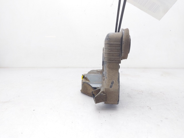 Zamek drzwi przednich lewych 690400D140 TOYOTA