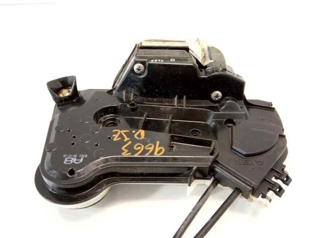 Zamek drzwi przednich lewych Toyota Hilux KUN25