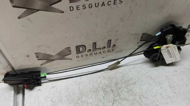 Zamek drzwi przednich lewych Toyota Hilux KUN25