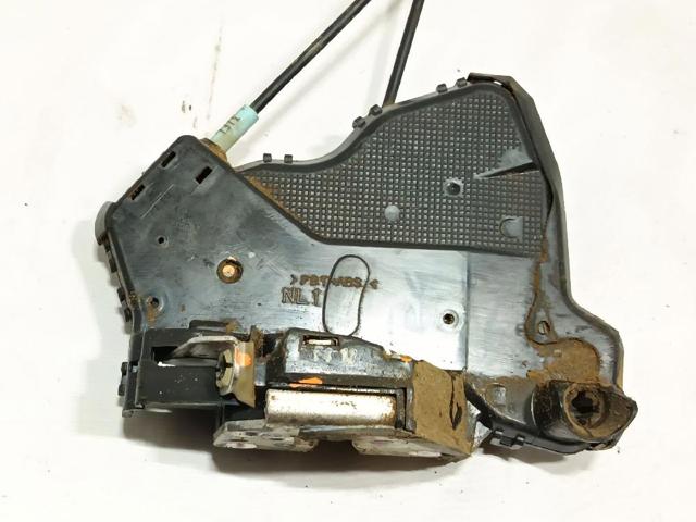 Zamek drzwi przednich lewych Toyota Hilux KUN25