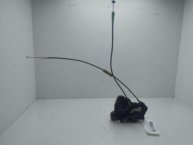 Zamek drzwi przednich lewych 690400K070 TOYOTA