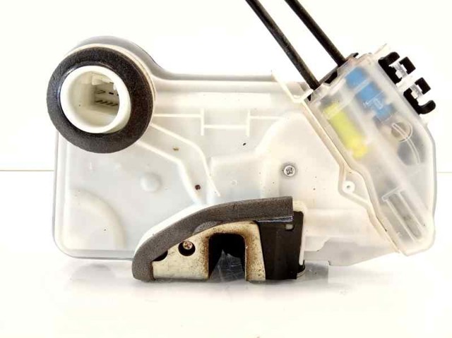 Zamek drzwi przednich lewych Toyota Hilux KUN25