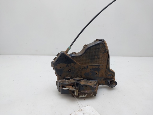 Zamek drzwi przednich lewych 690400K070 TOYOTA