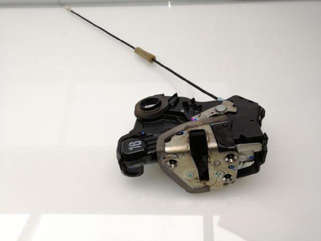 Zamek drzwi przednich lewych 690400K070 TOYOTA