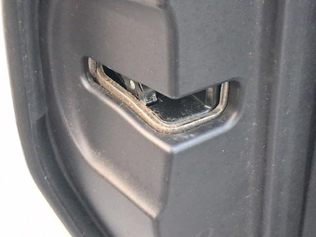Zamek drzwi przednich lewych 6904053100 TOYOTA