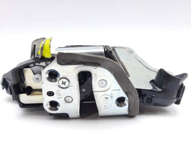 Zamek drzwi przednich lewych 6904053100 TOYOTA