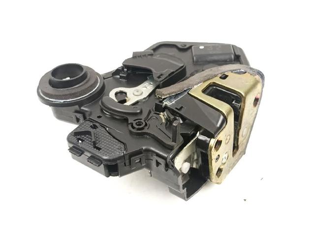 Zamek drzwi tylnych prawych 6905002101 TOYOTA