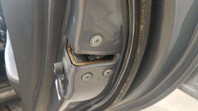 Zamek drzwi tylnych prawych 6905002101 TOYOTA