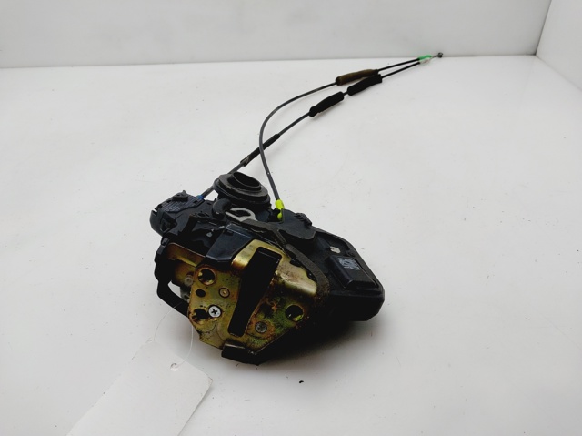 Zamek drzwi tylnych prawych 6905002102 TOYOTA
