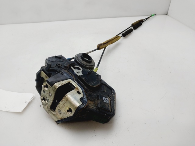 Zamek drzwi tylnych prawych 6905002102 TOYOTA