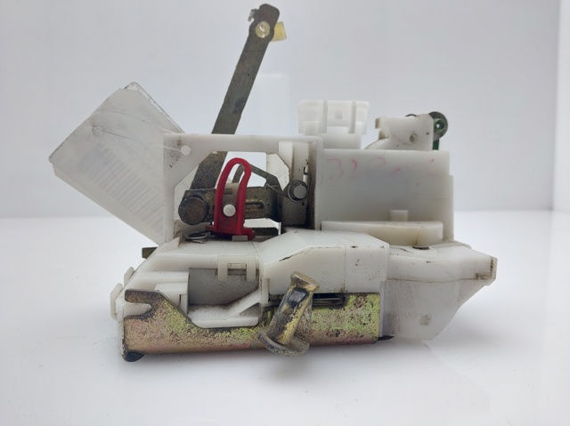 Zamek drzwi tylnych prawych 6905005021 TOYOTA