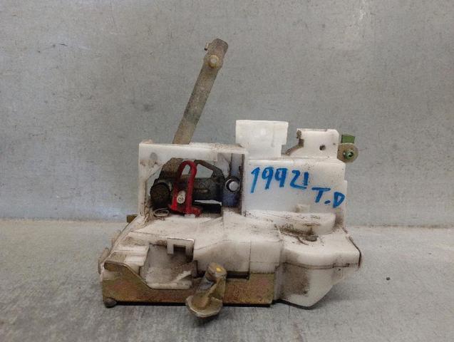 Zamek drzwi tylnych prawych 6905005021 TOYOTA