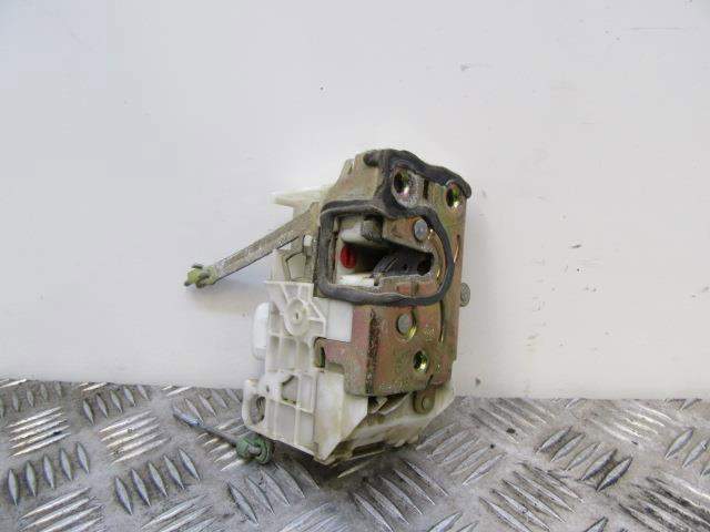 Zamek drzwi tylnych prawych 6905005021 TOYOTA