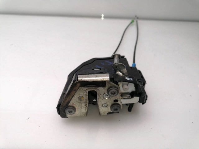 Zamek drzwi tylnych prawych 6905005050 TOYOTA