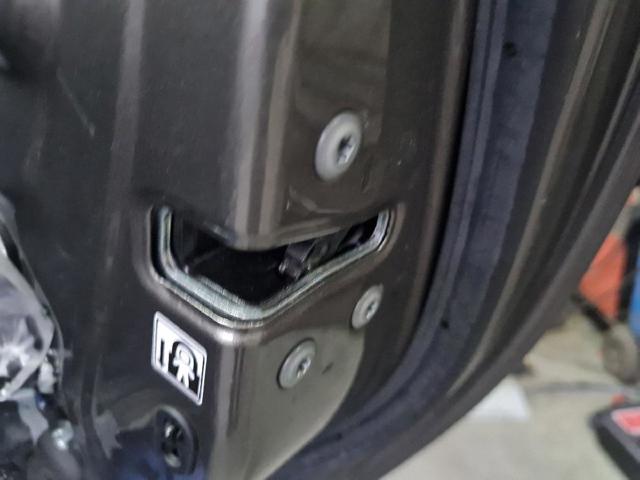 Zamek drzwi tylnych prawych 6905005050 TOYOTA