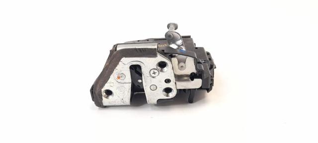 Zamek drzwi tylnych prawych 6905005050 TOYOTA
