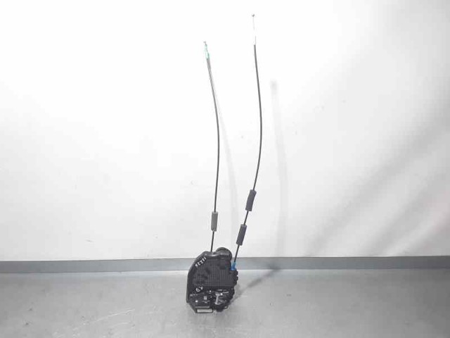 Zamek drzwi tylnych prawych 6905005050 TOYOTA