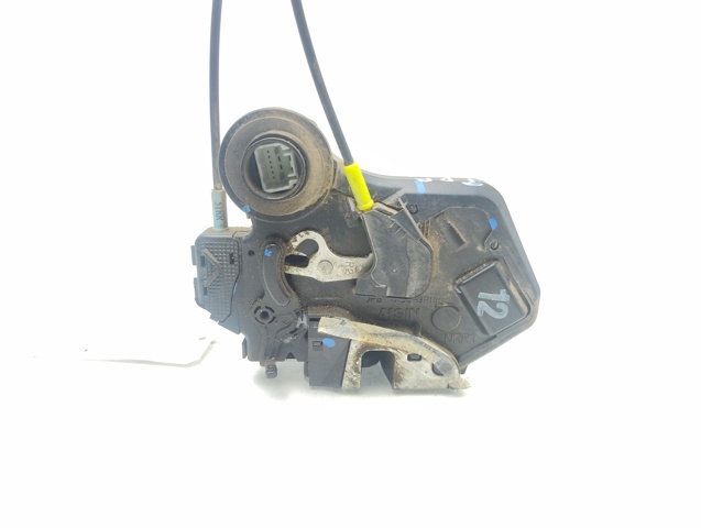 Zamek drzwi tylnych prawych 690500K040 TOYOTA