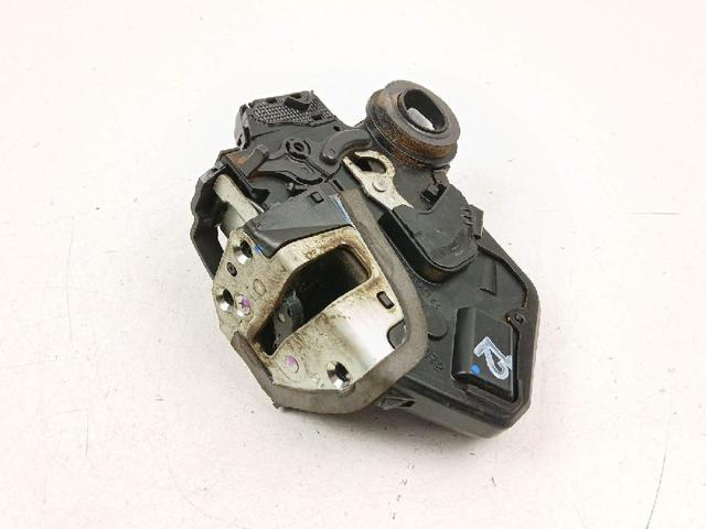 Zamek drzwi tylnych prawych 690500K040 TOYOTA