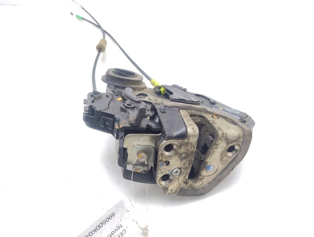 Zamek drzwi tylnych prawych 690500K040 TOYOTA